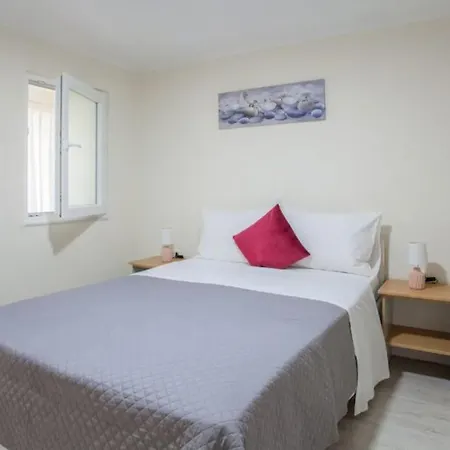 Apartment Newly Reconstructed Flat 107sqm! *